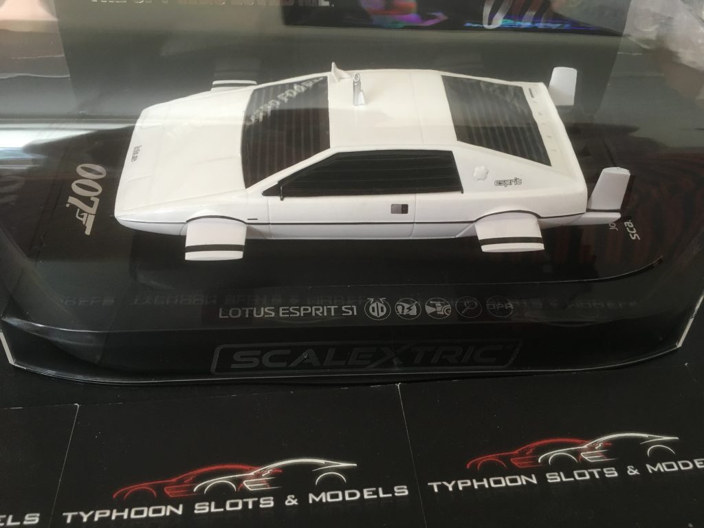 C4359 Scalextric James Bond Lotus Esprit S1 The Spy Who Loved Me Wet