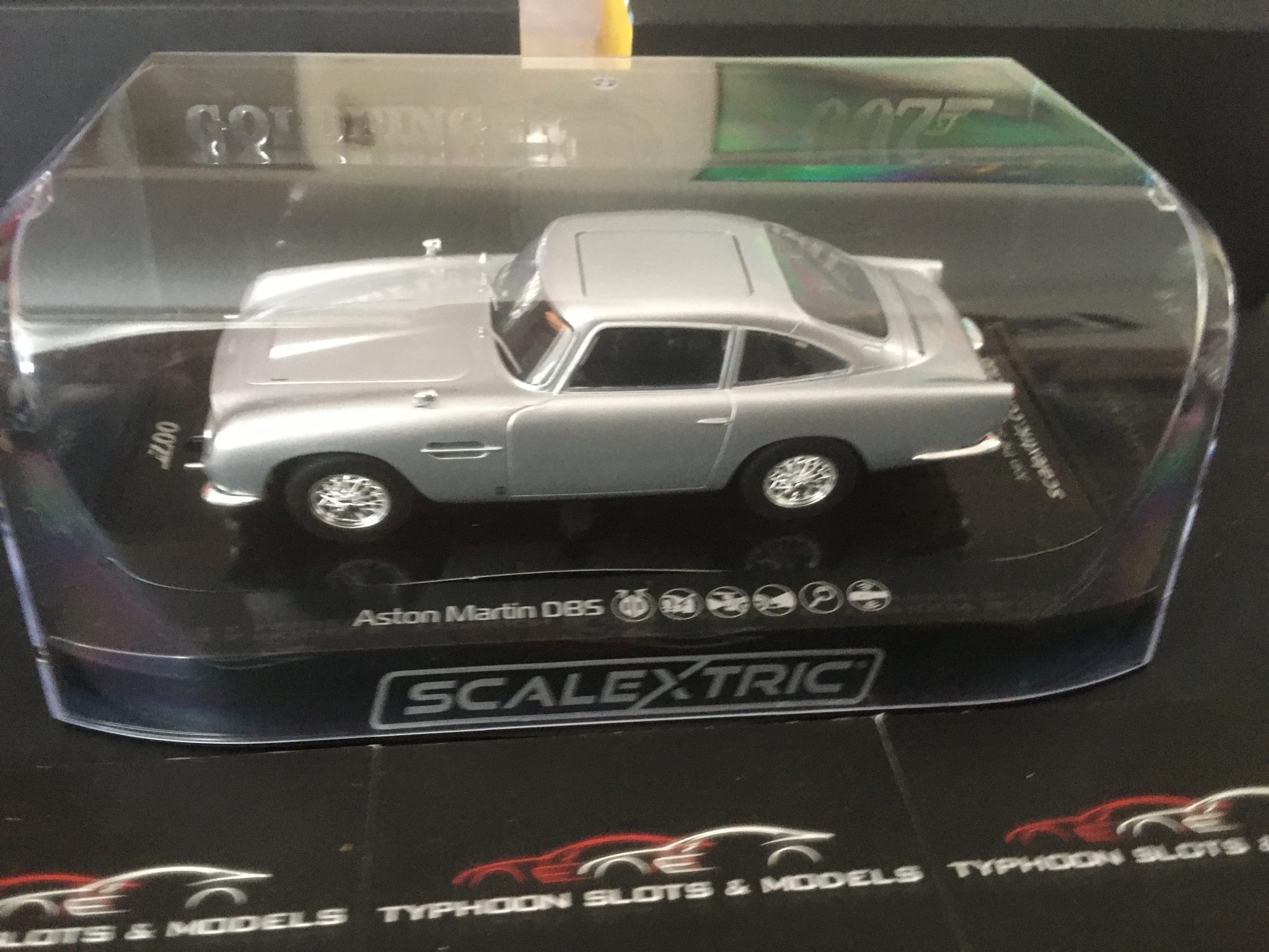 C4436 Scalextric James Bond Aston Martin DB5 - Goldfinger - Scalextric ...